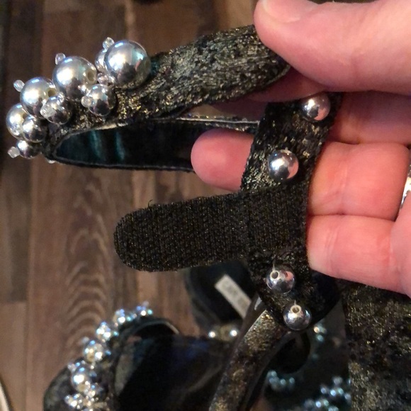 Cape Robbin black/greenish gold velvet sandals with silver beads size 6M - Picture 7 of 8